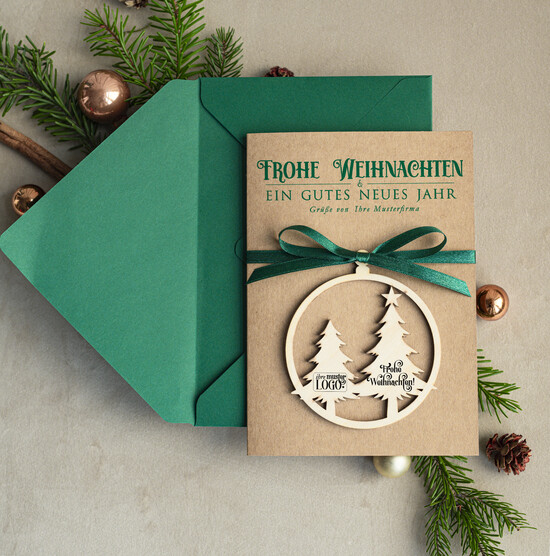 karten mit Anhänger aus Holz Exklusive Weihnachtskarte mit Holz-Anhänger mit Schleife, Firmen-Weihnachtskarten, mit Bändern, Individuelle für Firmen 07/ecoAh/Wkten