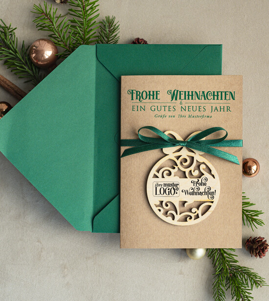 karten mit Anhänger aus Holz Exklusive Weihnachtskarte mit Holz-Anhänger mit Schleife, Firmen-Weihnachtskarten, mit Bändern, Individuelle für Firmen 06/ecoAh/Wkten