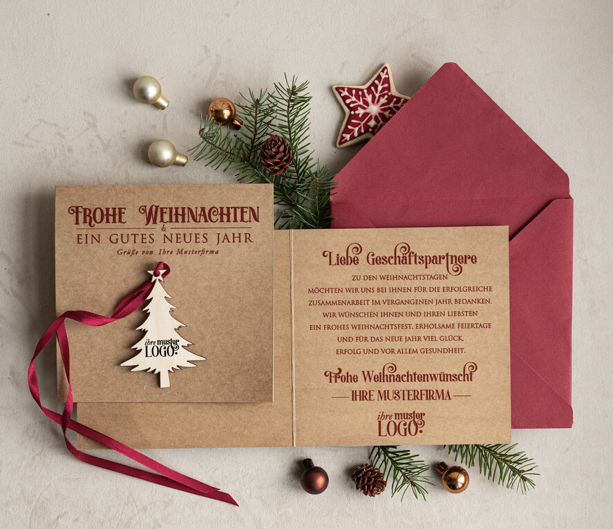 karten mit Anhänger aus Holz Exklusive Weihnachtskarte mit Holz-Anhänger mit Schleife, Firmen-Weihnachtskarten, mit Bändern, Individuelle für Firmen