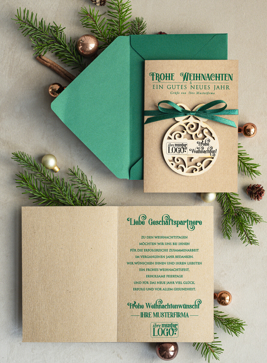 karten mit Anhänger aus Holz Exklusive Weihnachtskarte mit Holz-Anhänger mit Schleife, Firmen-Weihnachtskarten, mit Bändern, Individuelle für Firmen